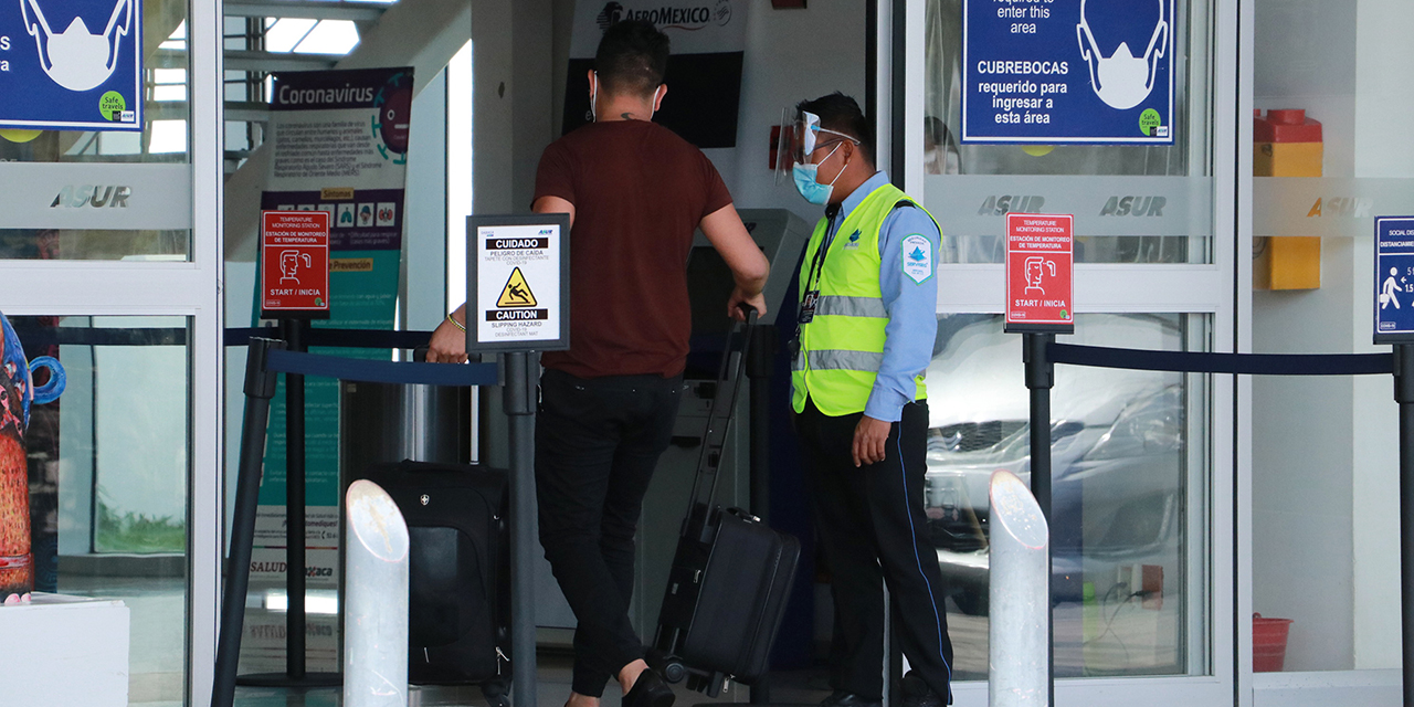 Sin prueba negativa, pasajeros no vuelan de Oaxaca a EEUU