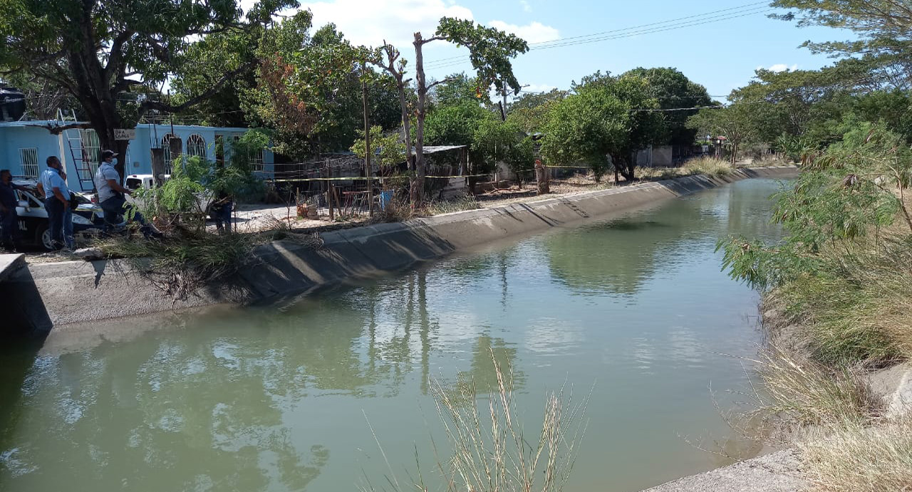 Aparece cuerpo sin vida en un canal de riego