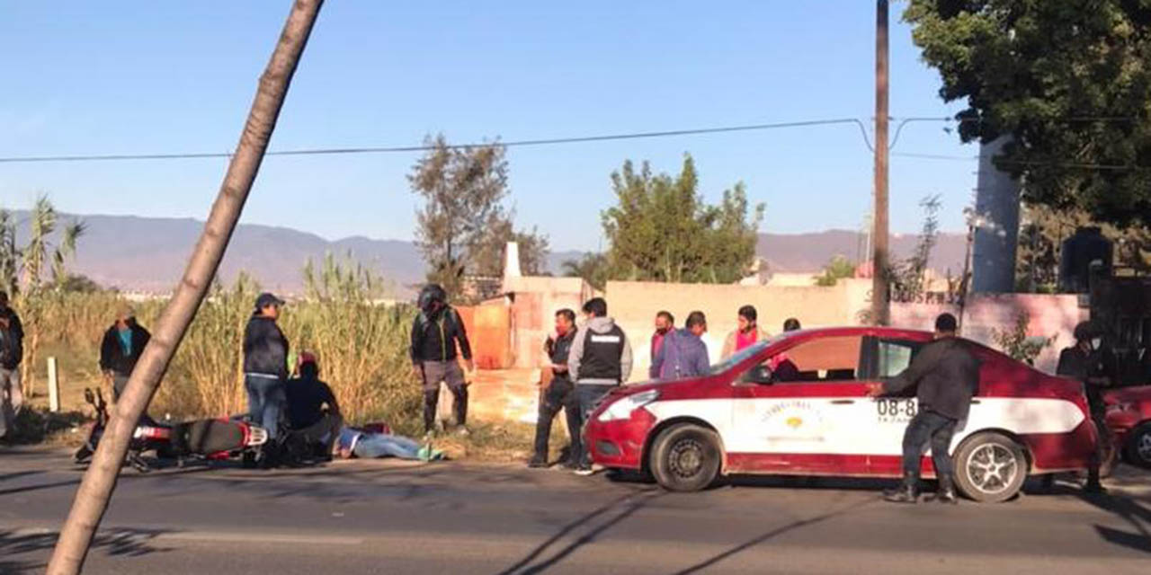 Taxista choca con motociclista en Símbolos Patrios | El Imparcial de Oaxaca Taxista choca con motociclista en Símbolos Patrios | El Imparcial de Oaxaca