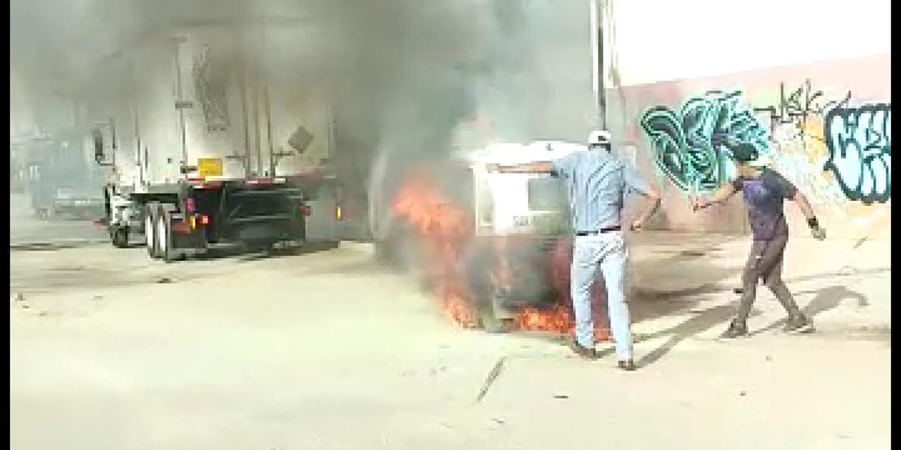 Se incendia mototaxi de San Antonio de la Cal | El Imparcial de Oaxaca