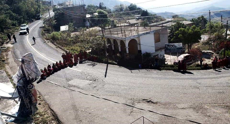 Triquis bloquean las  carreteras en la Mixteca | El Imparcial de Oaxaca