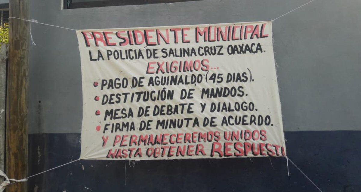 Policías del Istmo exhiben sus exigencias | El Imparcial de Oaxaca