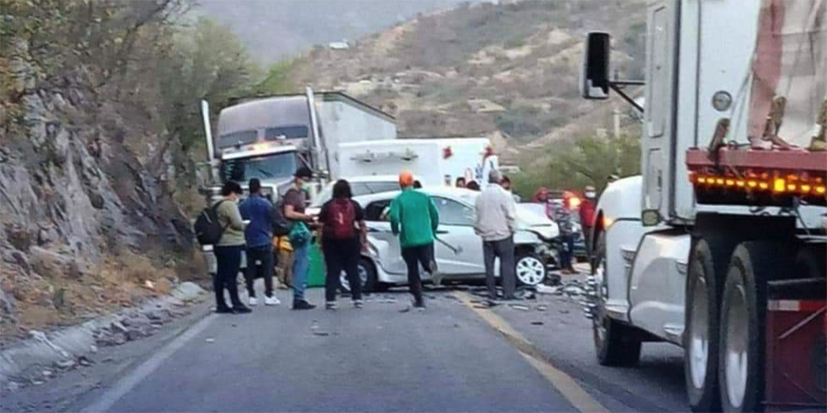 Chocan de frente en la carretera Oaxaca Istmo | El Imparcial de Oaxaca