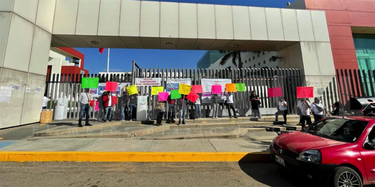 Protestan trabajadores del sector salud en el congreso local | El Imparcial de Oaxaca