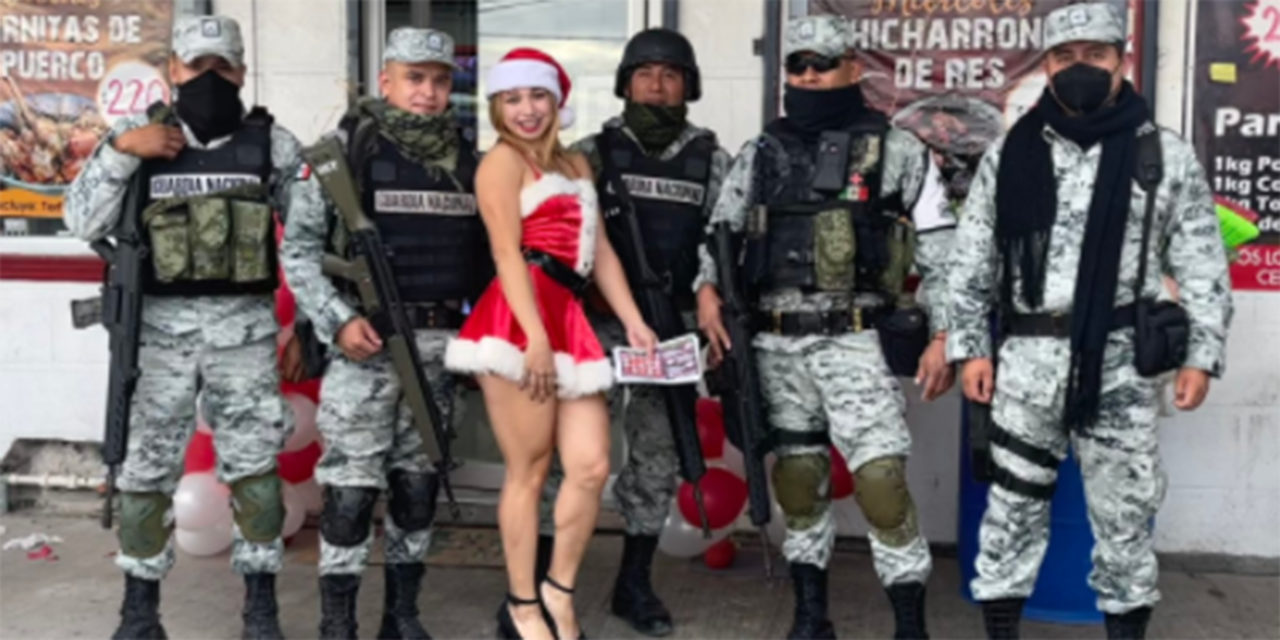 Elementos de la Guardia Nacional se fotografían junto a edecán vestida de Santa | El Imparcial de Oaxaca