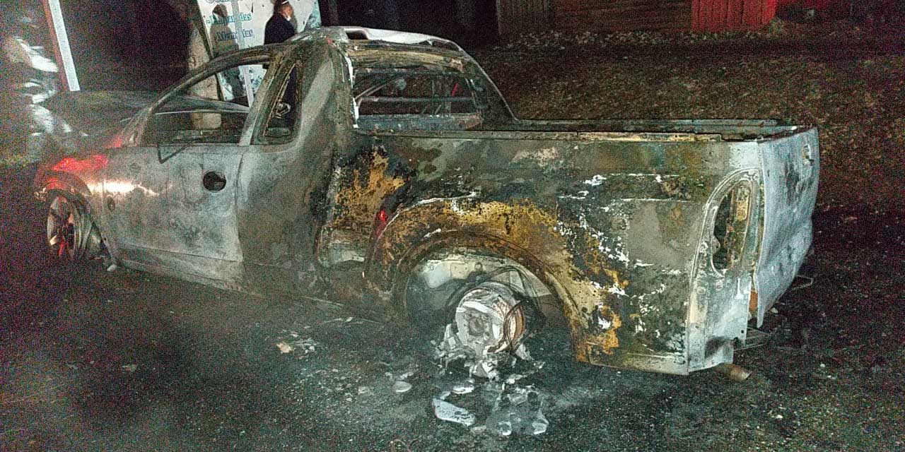 Se quema auto en movimiento en crucero de Tlacochahuaya | El Imparcial de Oaxaca