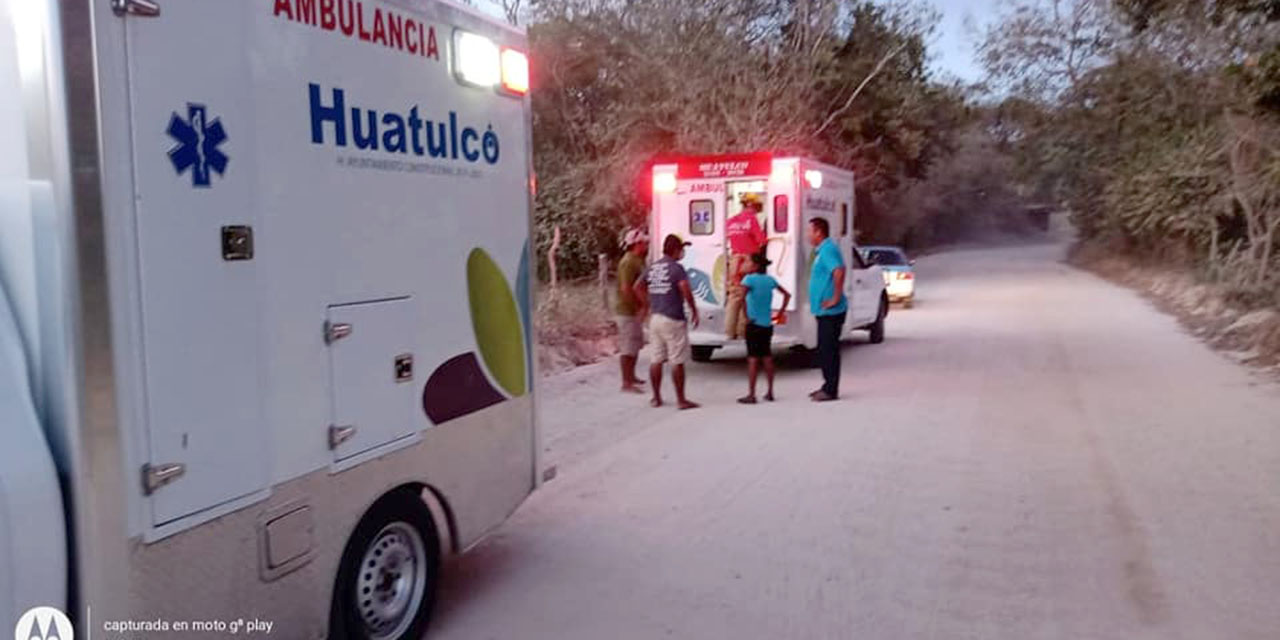 Motociclista resulta con lesiones al derrapar en avenida principal de Huatulco