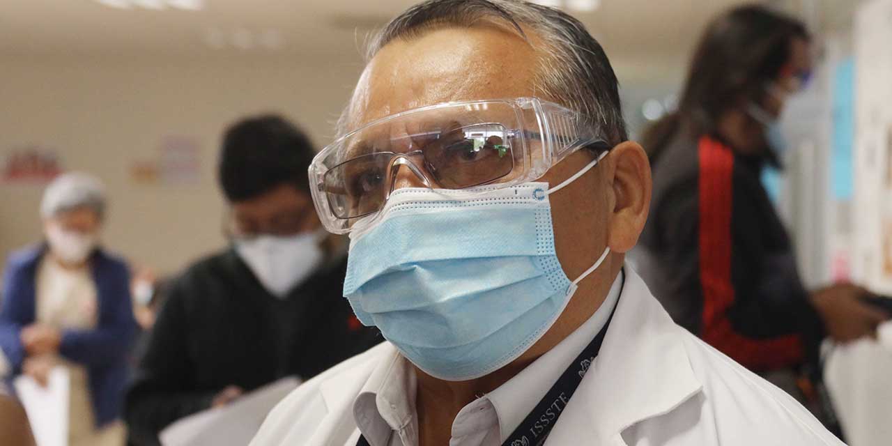 Tras 36 días, aplican segunda dosis de vacuna Covid-19 a médicos de Oaxaca