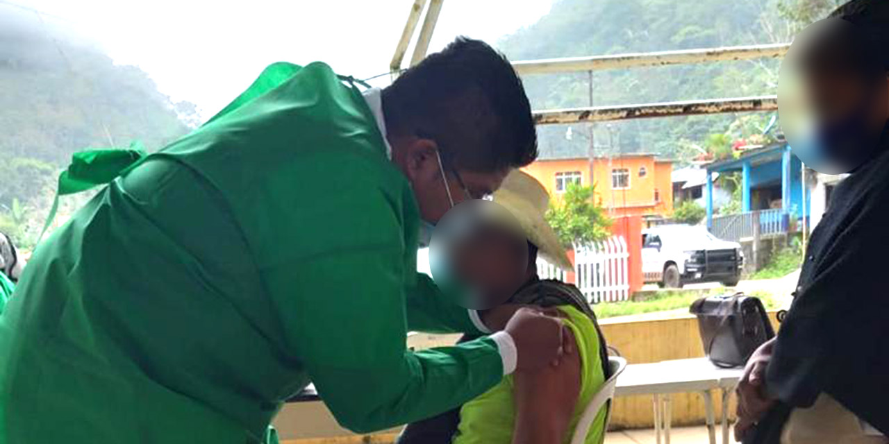 Inicia en la Cañada vacunación contra Covid-19 a personas de la tercera edad | El Imparcial de Oaxaca