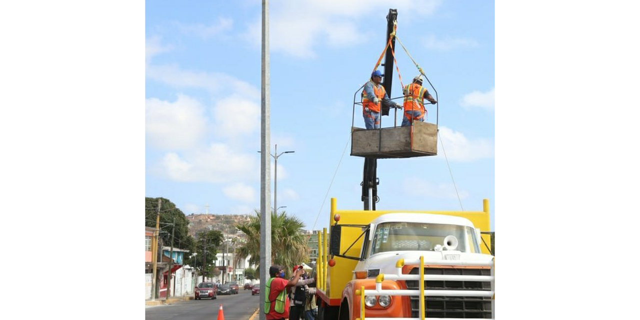 Retiran paneles solares en Salina Cruz tras inconformidad
