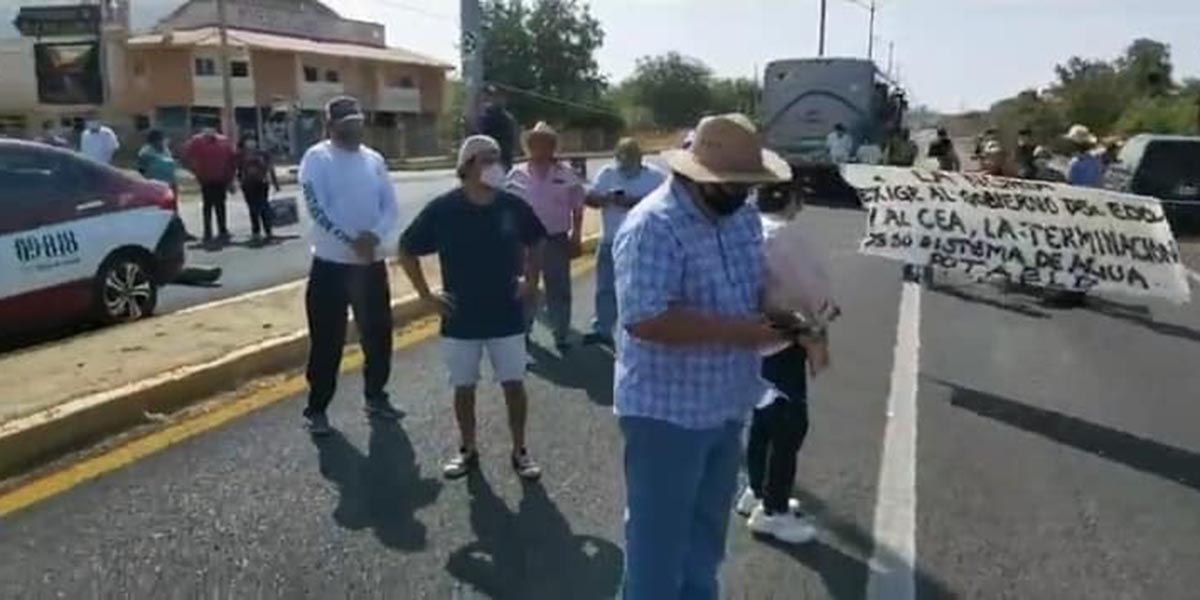 Exigen conclusión de obra de agua potable en colonias de Tehuantepec