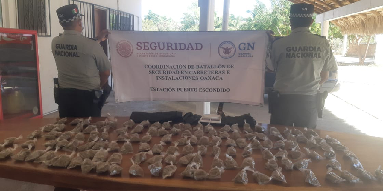 Aseguran droga en dos autobuses; uno en la Costa de Oaxaca