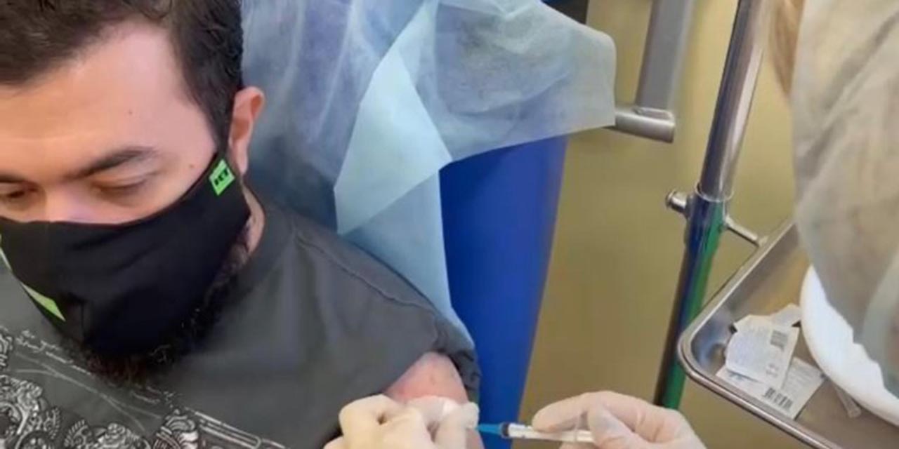Ahmed Aguilar, el primer mexicano que es vacunado con Sputnik V