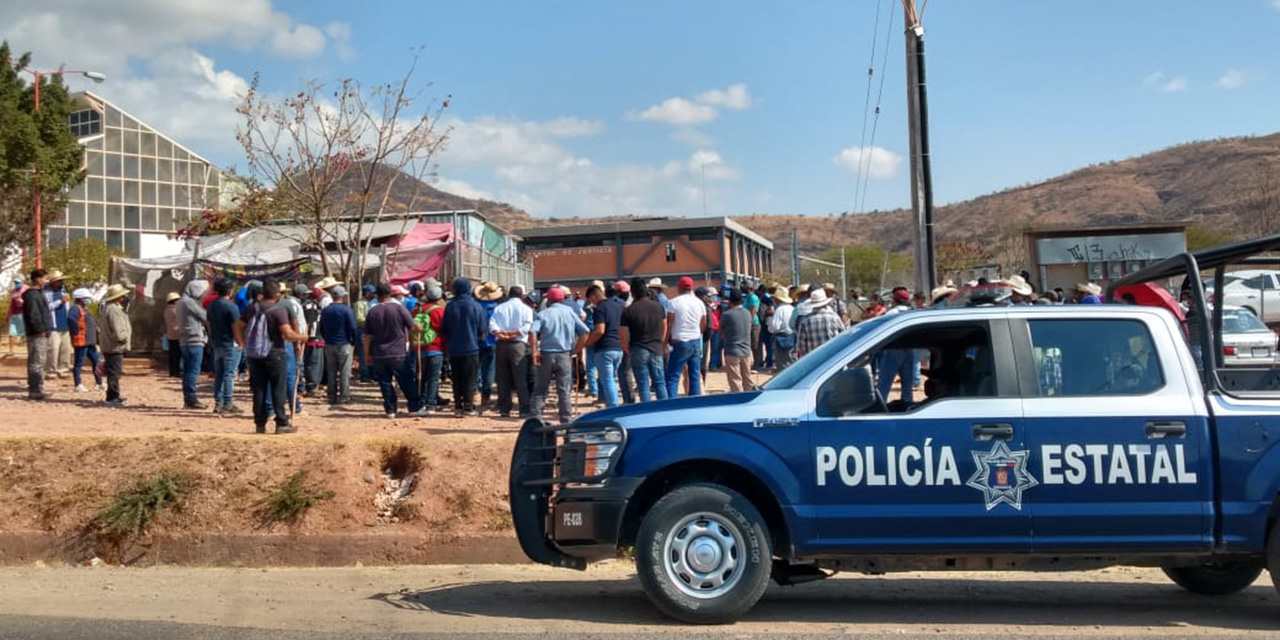 Retienen a tres agentes de la AEI en San Andrés Yutatio | El Imparcial de Oaxaca