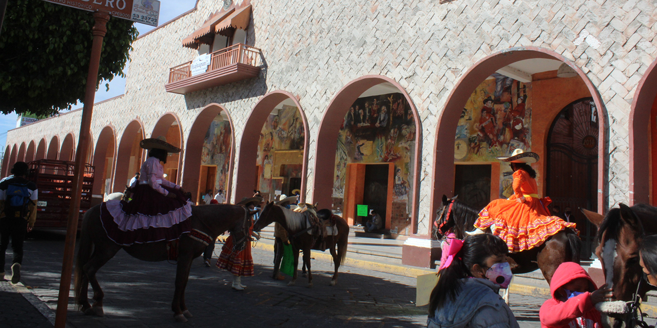 Asociaciones protestan en palacio municipal de Huajuapan | El Imparcial de Oaxaca
