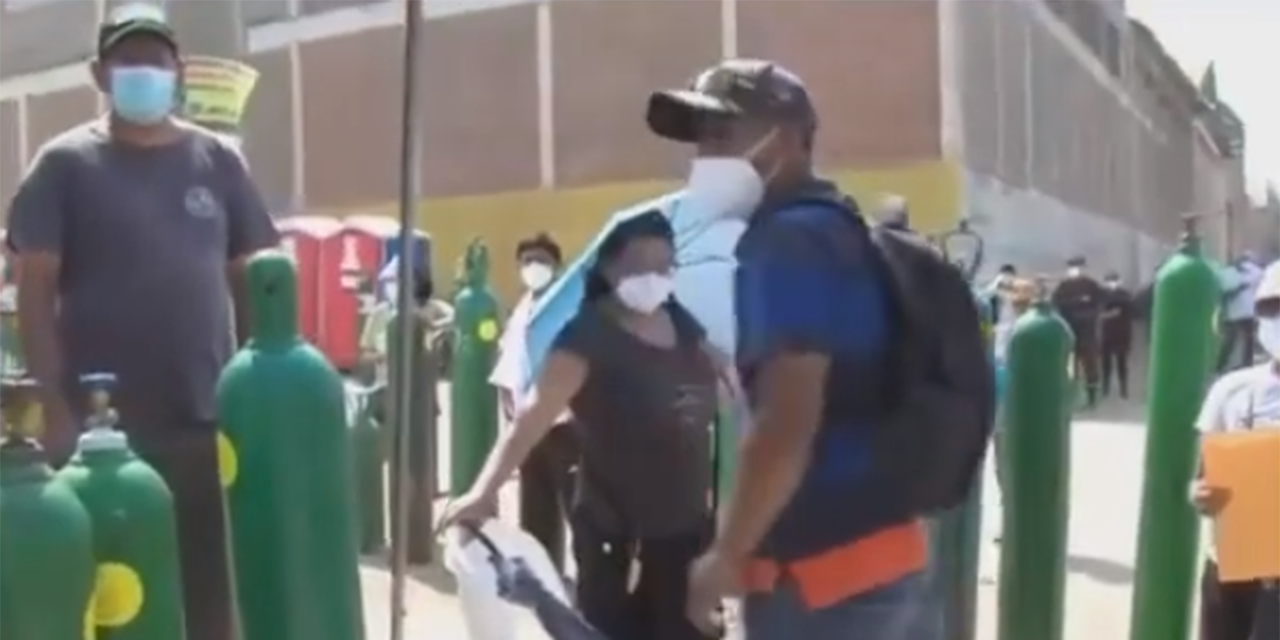 Video: Le roban un tanque de oxígeno mientras hacía fila para que se lo rellenaran | El Imparcial de Oaxaca