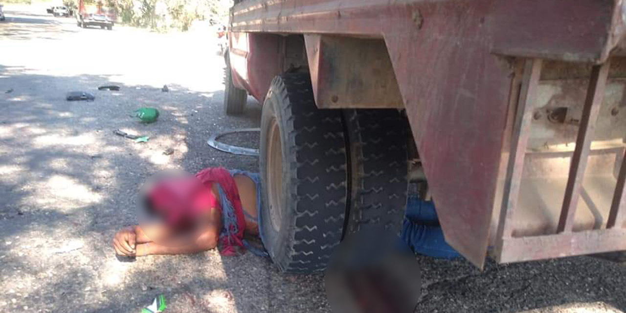 Múltiple choque deja dos muertos en Pinotepa Nacional