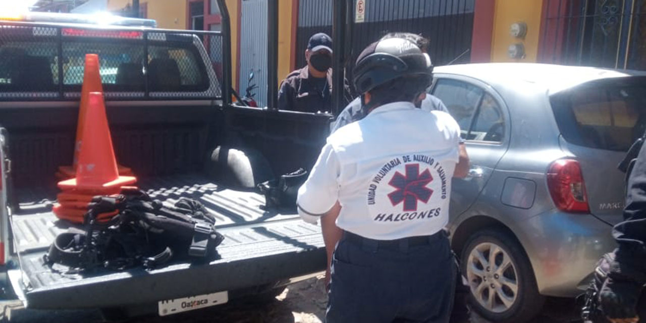 Policía municipal cae de su moto en Jalatlaco | El Imparcial de Oaxaca