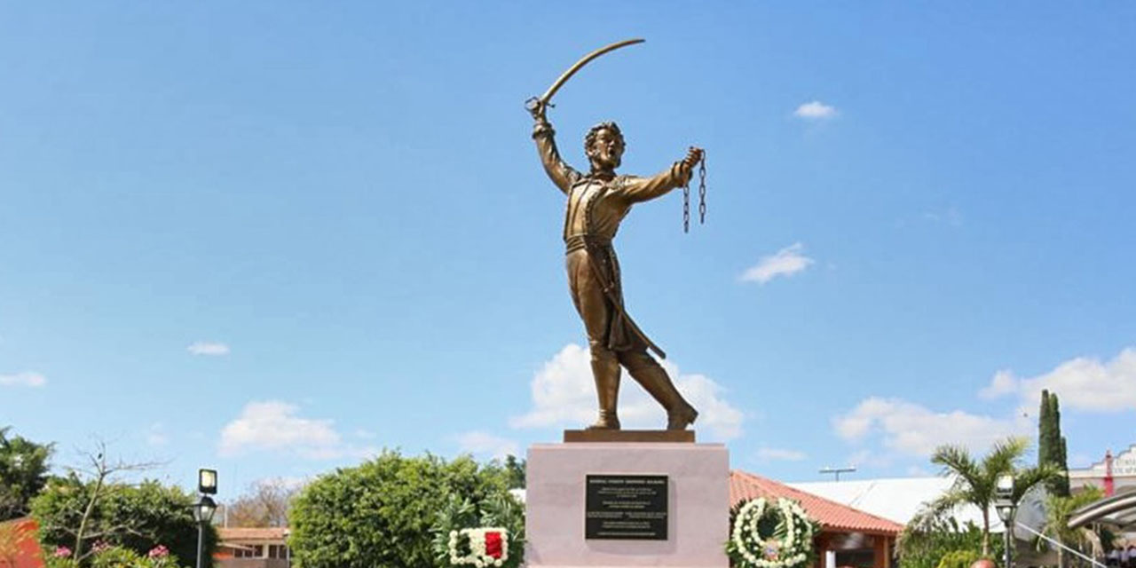 Murat convoca a superar adversidades con patriotismo durante ceremonia a Guerrero en Cuilapam