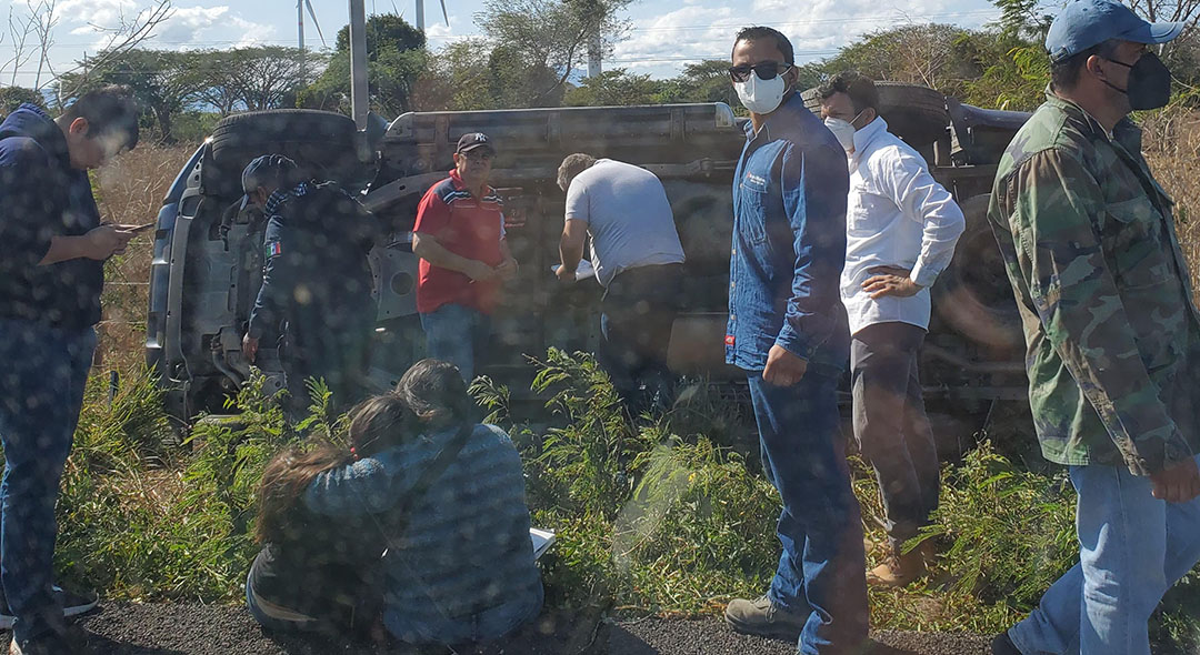 Vuelca familia y resulta ilesa   | El Imparcial de Oaxaca