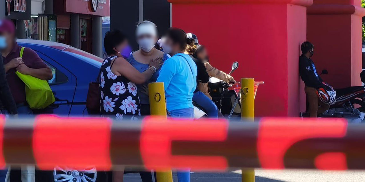 Violento asalto en estacionamiento de centro comercial en Oaxaca