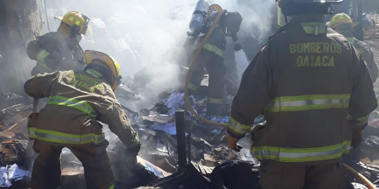 Arde bodega de reciclaje en Santa Lucía del Camino | El Imparcial de Oaxaca