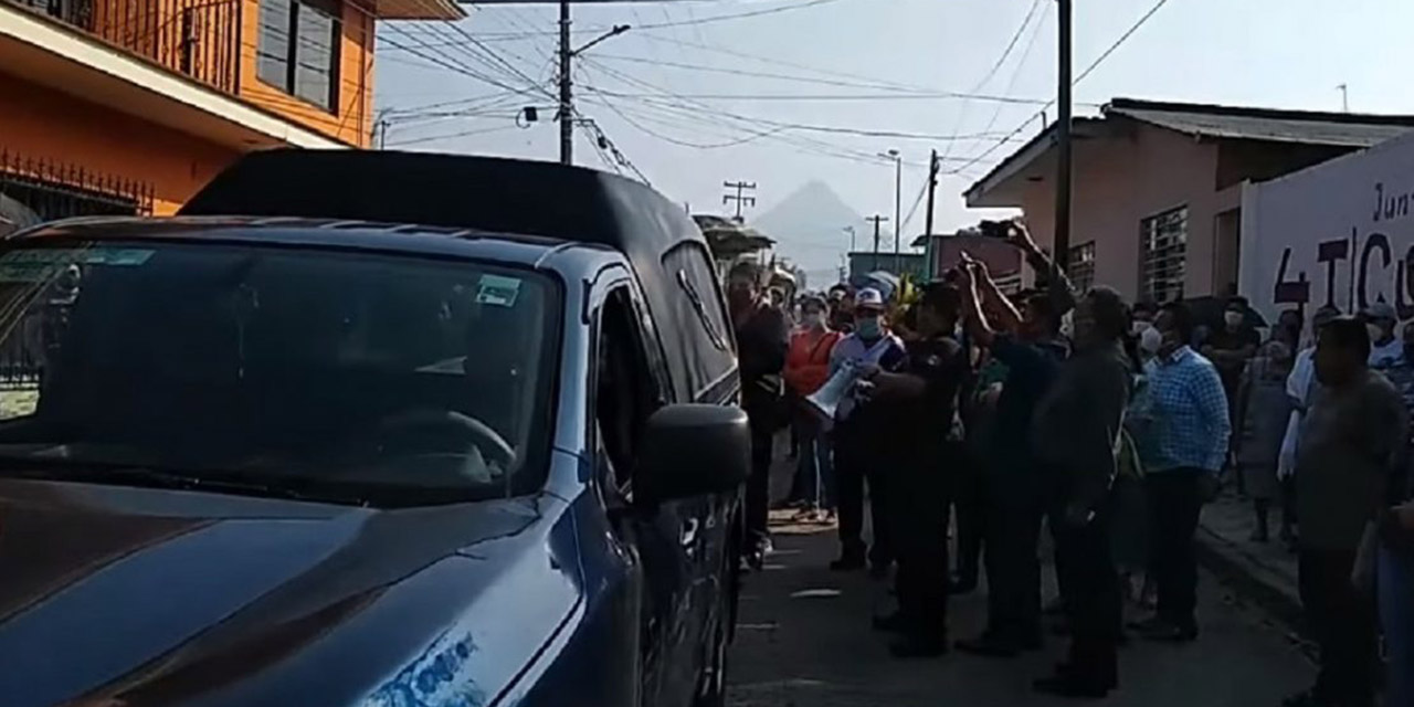 Video: Alcalde muere por Covid y llaman a despedirlo pese a pandemia