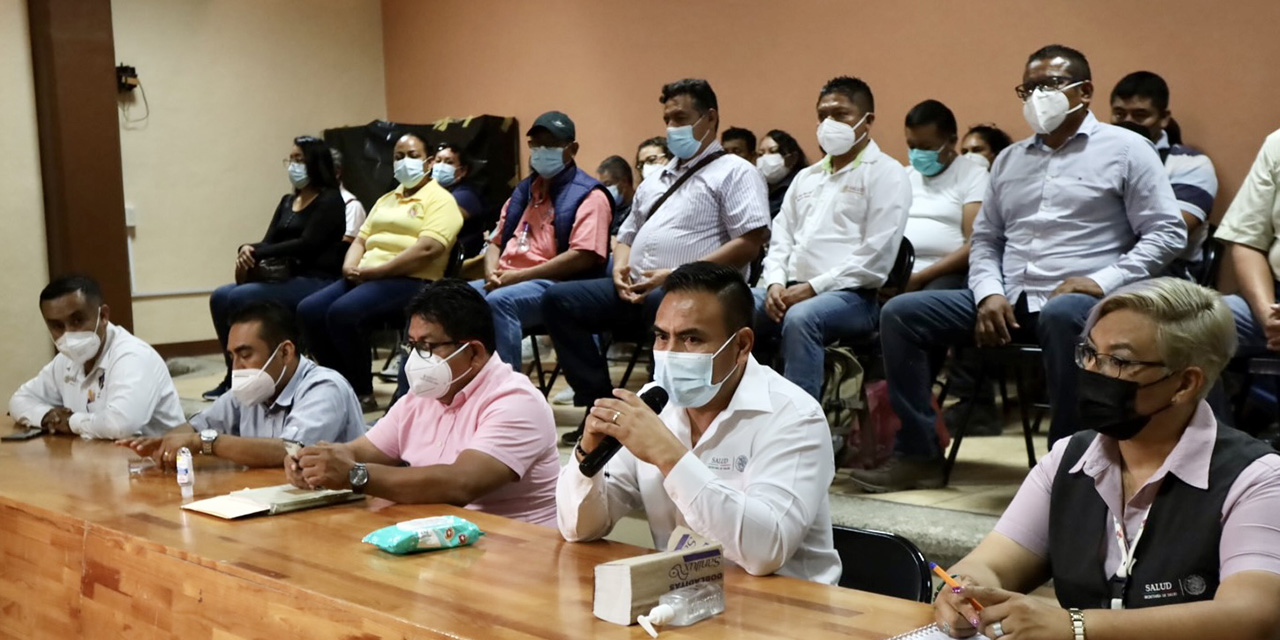 Trabajadores de salud de Oaxaca se van a paro; exigen vacunas