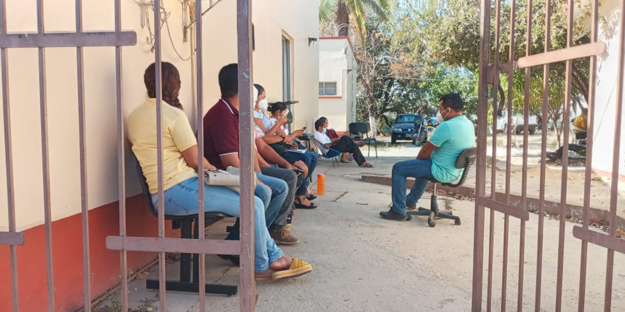 Personal de Salud de la Costa de Oaxaca mantiene paro de labores por falta de vacunas | El Imparcial de Oaxaca