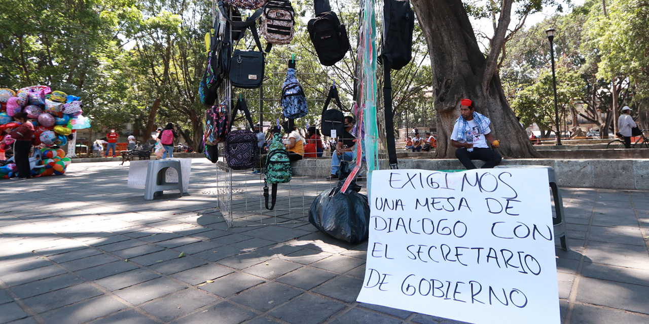 Ambulantes protestan y se instalan en el zócalo de la ciudad de Oaxaca | El Imparcial de Oaxaca