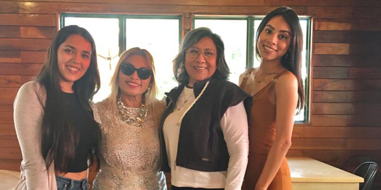 Ana Paula recibe el bautismo