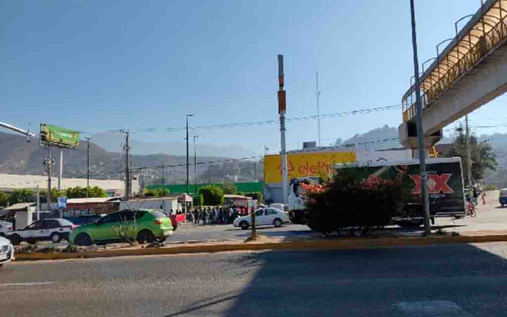 Ambulantes y transportistas toman Plaza Santa Rosa | El Imparcial de Oaxaca