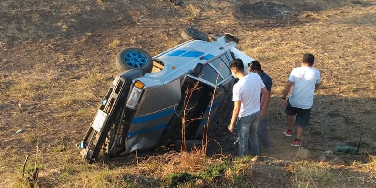 Aparatosa volcadura en carretera de Juchitán