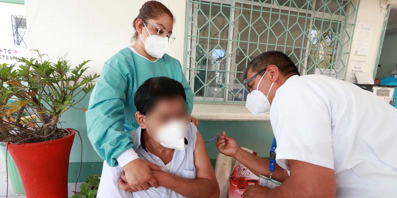 Jornada de vacunación caótica en Oaxaca