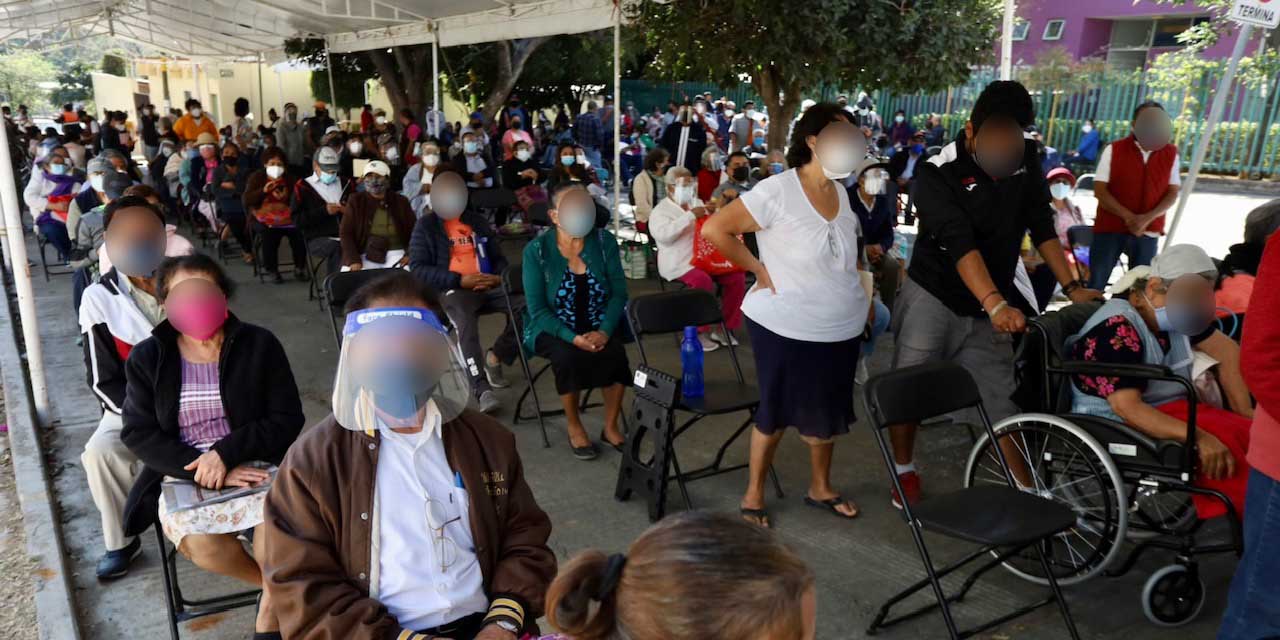 Jornada de vacunación caótica en Oaxaca