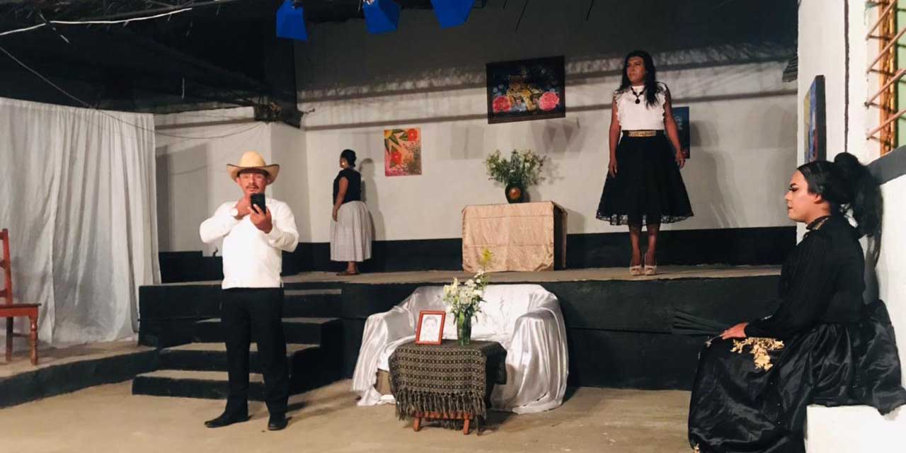 Presentan sátira política en Tehuantepec: “El amor en los tiempos de Covid” | El Imparcial de Oaxaca