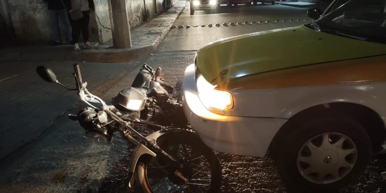 Taxi atropella a motociclista en Miahuatlán | El Imparcial de Oaxaca