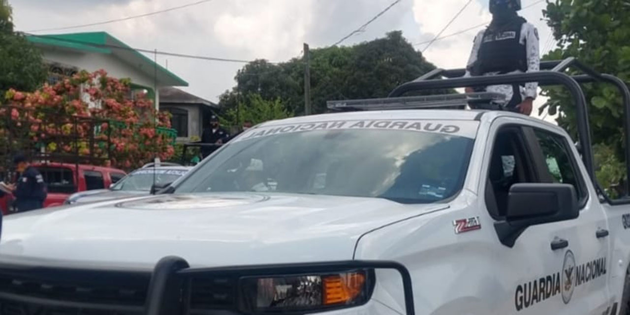 Hallan drogas y armas en cateos en Huilotepec