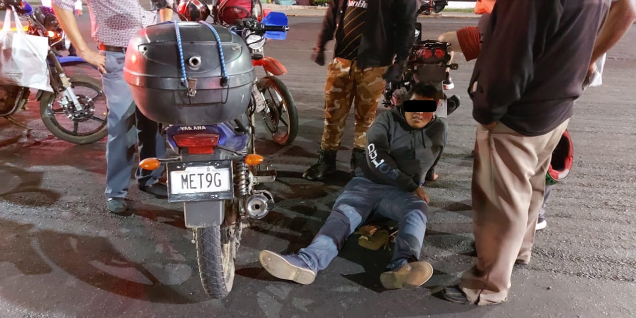 Motociclista se pasa el alto y provoca choque en la carretera 190 | El Imparcial de Oaxaca