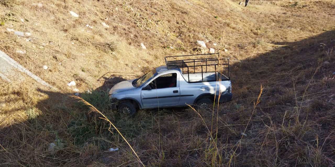 Camioneta vuelca en la carretera 175 | El Imparcial de Oaxaca