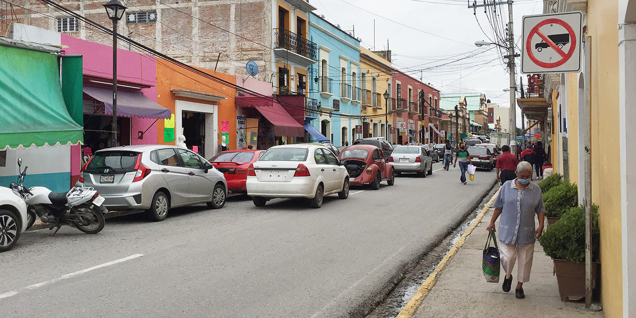 Dobles filas, la falta más recurrente de conductores en la ciudad de Oaxaca | El Imparcial de Oaxaca