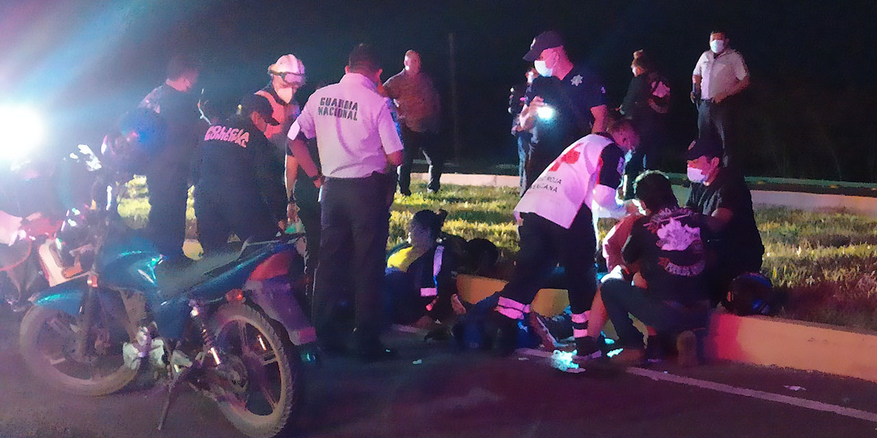 Tres motociclistas se accidentan en la Carretera Costera | El Imparcial de Oaxaca