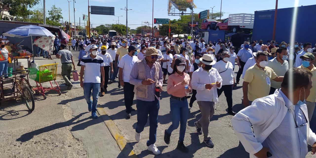 Marchan y bloquean trabajadores de salud del Istmo | El Imparcial de Oaxaca