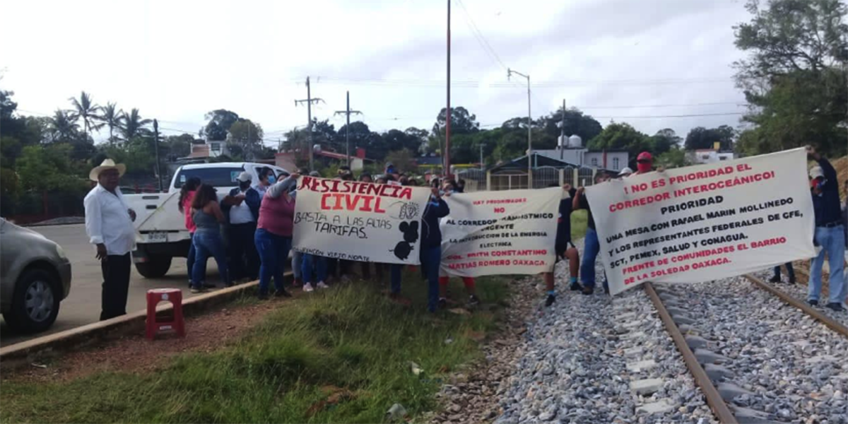 Campesino y colonos bloquean vías del ferrocarril y carretera trasnsismica | El Imparcial de Oaxaca