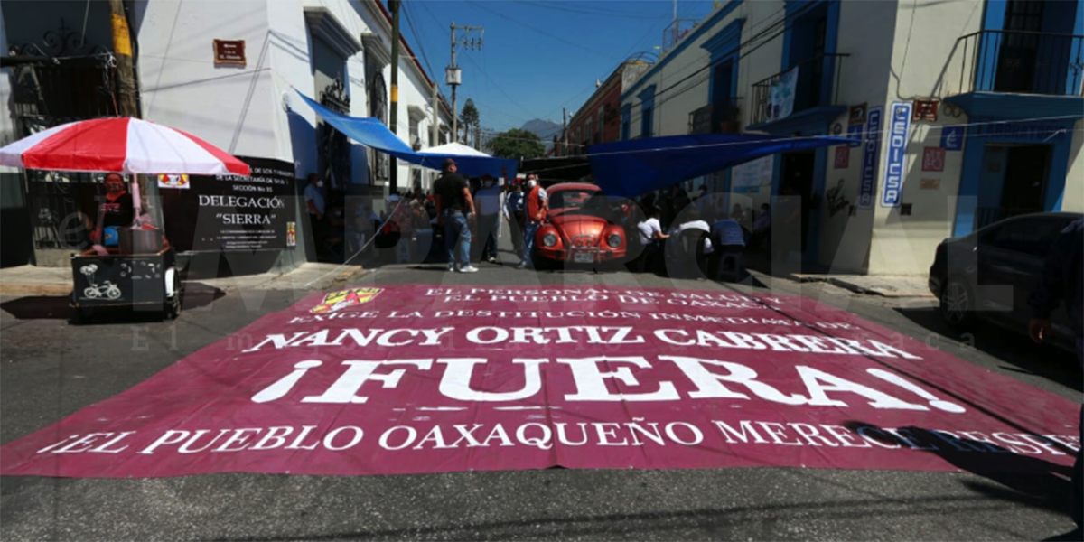 Sindicato de Trabajadores de Salud sección 35 bloquean en calle Los Libres | El Imparcial de Oaxaca