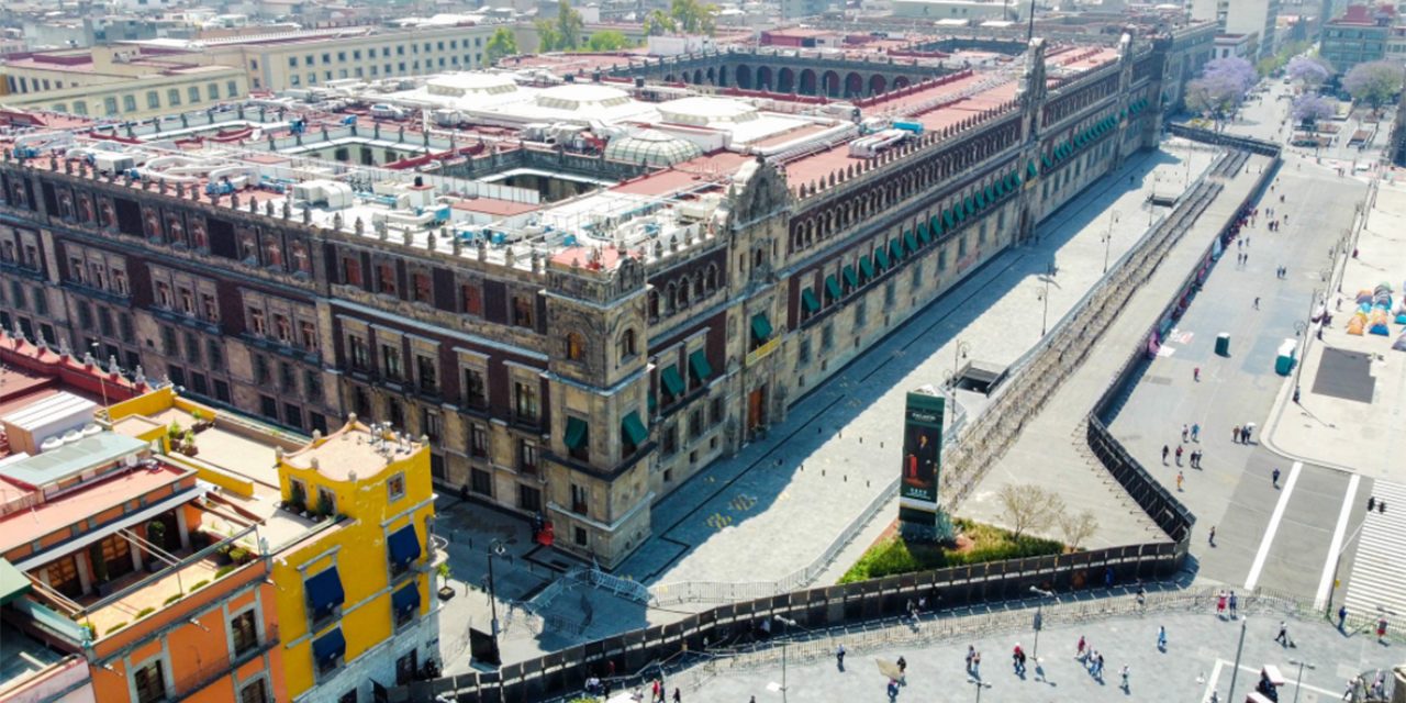 Blindan Palacio Nacional con vallas metálicas por marcha feminista | El Imparcial de Oaxaca