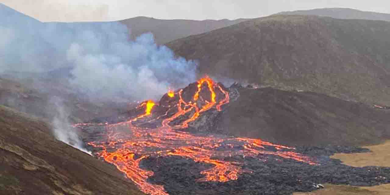 Video: Depierta volcán en Islandia luego de 800 años de inactividad