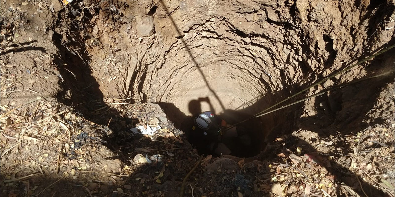 Cae al fondo de un pozo en Zaachila, Oaxaca; lo rescatan lesionado pero con vida