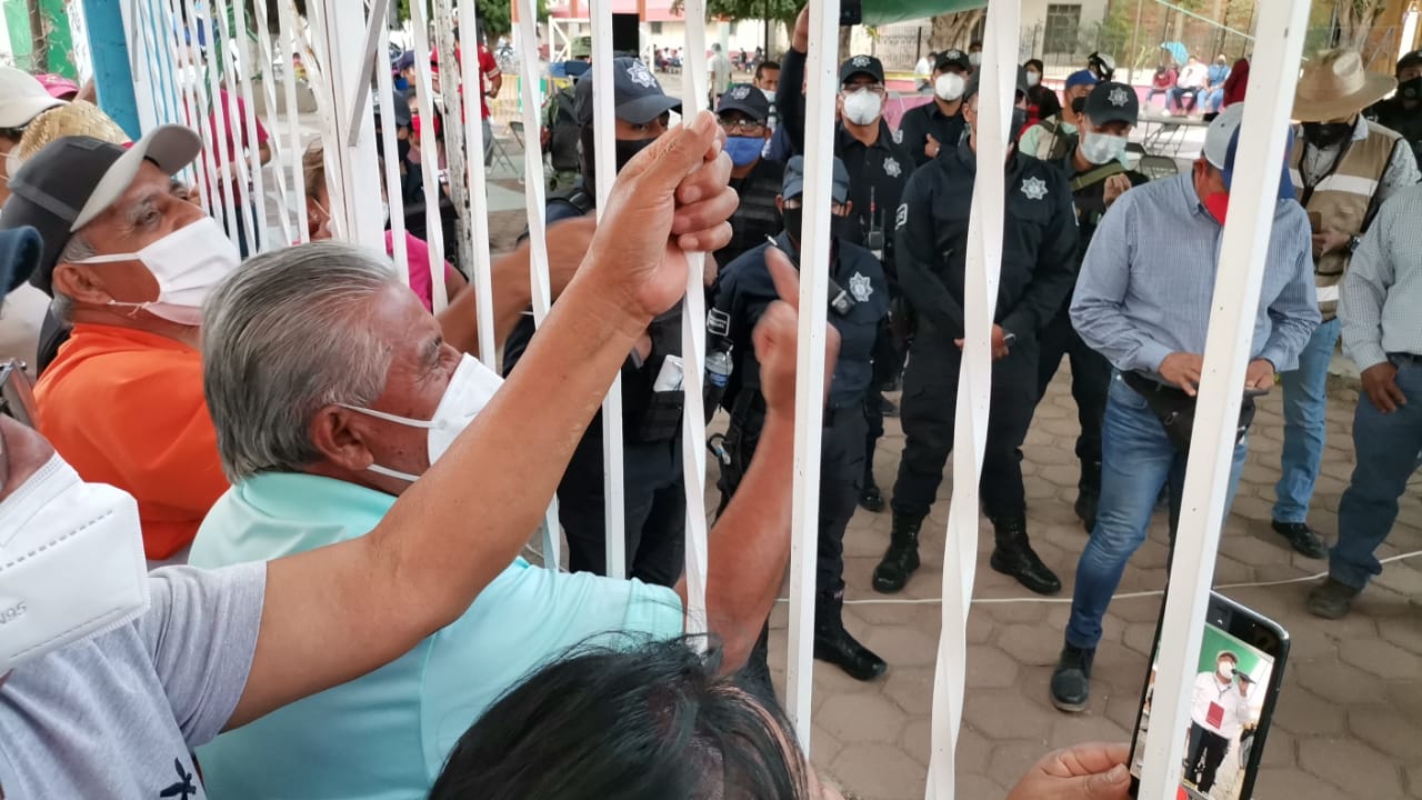 VIDEO | En Zaachila retienen a Servidores de la Nación | El Imparcial de Oaxaca