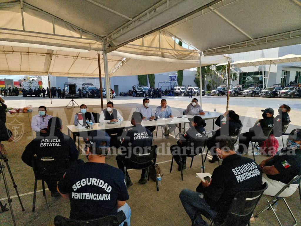 Inicia mesa de dialogo en el cuartel de la Policía Estatal | El Imparcial de Oaxaca